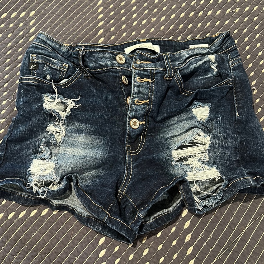 Distressed mini kancan shorts
